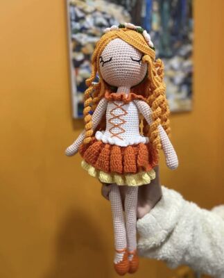 Amigurumi Örgü Turuncu Elbiseli Oyuncak Bebek - 1